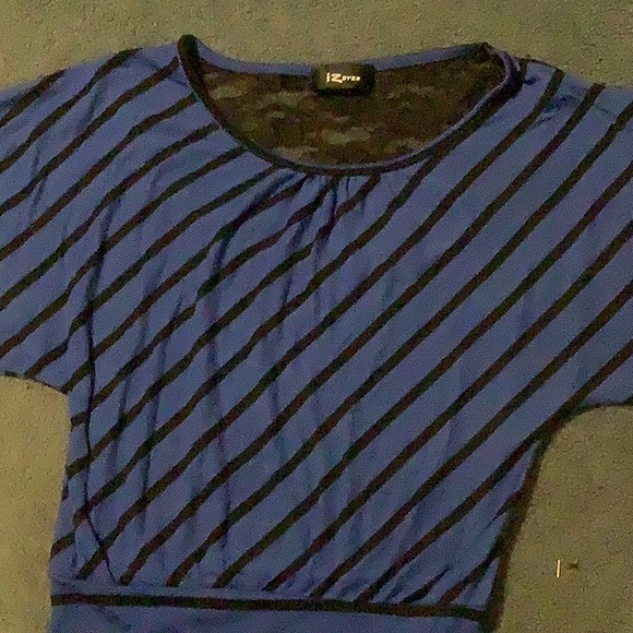 Iz byer shirt size small. - Picture 2 of 5